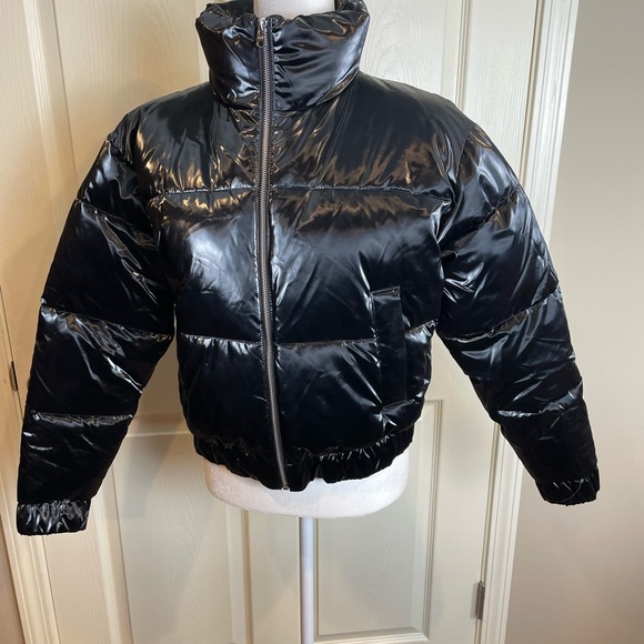 A & F Ultra cropped puffer shiny black - Picture 1 of 14